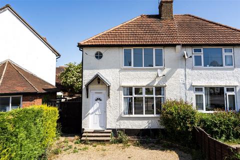 By Pass Road, Leatherhead, Surrey, KT22 3 bed semi