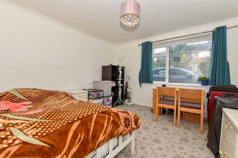 Tonbridge Road, Maidstone, Kent 2 bed ground floor flat for sale