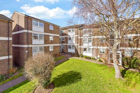Tonbridge Road, Maidstone, Kent 2 bed ground floor flat for sale