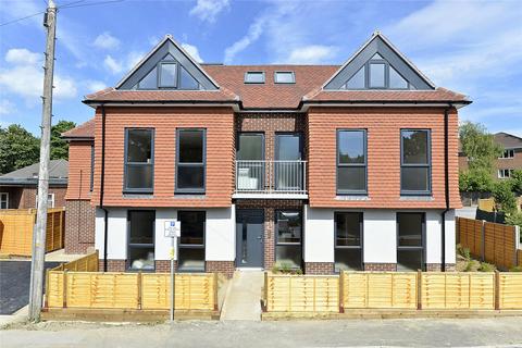 Lion Mead, Haslemere, Surrey, GU27 2 bed flat for sale