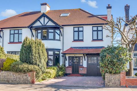Thorpe Hall Avenue, Thorpe Bay SS1 5 bed semi