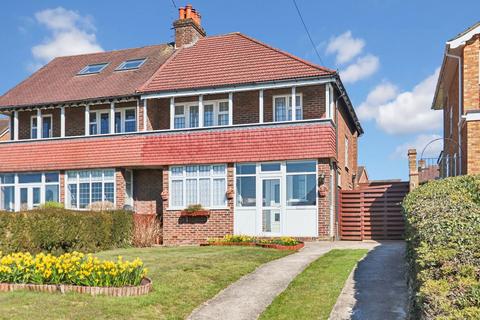 Marlpit Lane, Coulsdon, CR5 2HH 3 bed semi