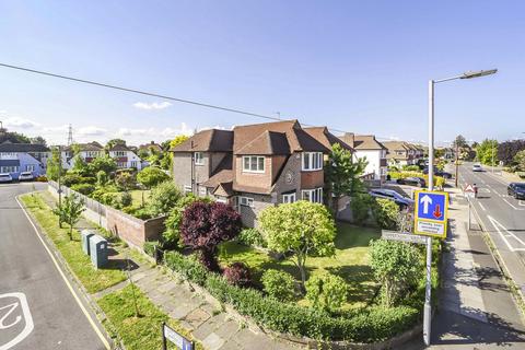 Motspur Park, New Malden, KT3 4 bed link detached house for sale