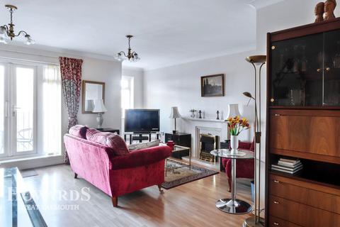 North Drive, Great Yarmouth 2 bed apartment for sale