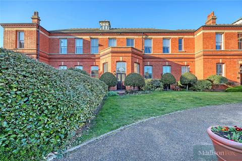 Hampstead Avenue, Woodford Green IG8 2 bed apartment for sale