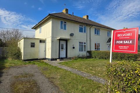 Moat Close, Bramley, RG26 3 bed semi