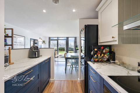Southwold Road, LONDON E5 2 bed flat for sale