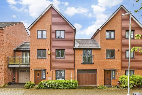 Ruskin Grove, Maidstone, Kent 5 bed link detached house for sale