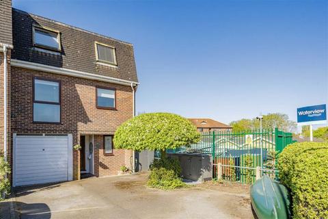 Ditton Reach, Thames Ditton KT7 4 bed house for sale