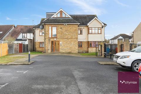 Mawney Road, Romford 2 bed flat for sale