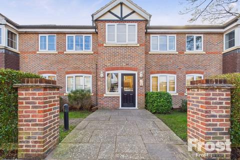 Ferndale Road, Ashford, Surrey, TW15 2 bed apartment for sale