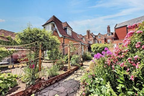 Fordingbridge 2 bed flat for sale