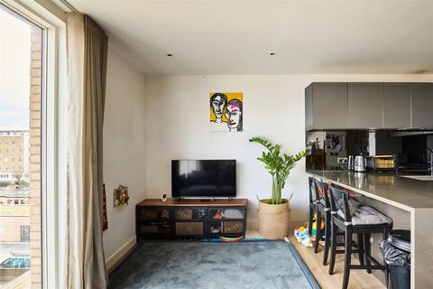 Heritage Place, Brentford, TW8 2 bed flat for sale