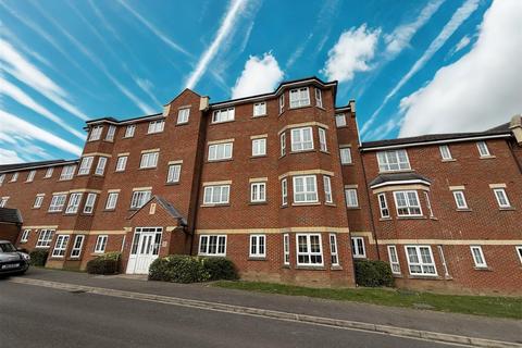 Watling Gardens, Dunstable 2 bed flat for sale