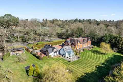 Bishopsgate Road, Egham TW20 5 bed detached house for sale