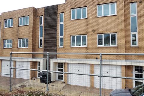 Villa, Lakeside Rise, Blackley 3 bed townhouse for sale