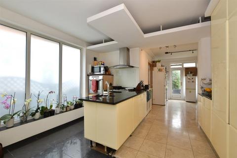 Link Way, Hornchurch, Essex 4 bed chalet for sale