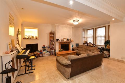 Link Way, Hornchurch, Essex 4 bed chalet for sale