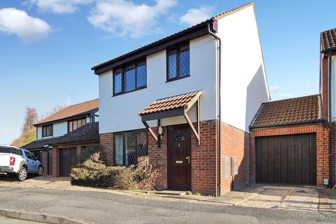 Magpie Lane, Covingham, Swindon... 3 bed link detached house for sale
