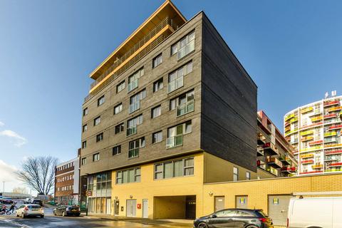 Biggerstaff Road, Stratford, London, E15 1 bed flat for sale