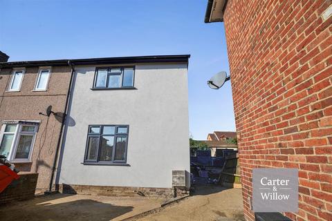 Neville Gardens, Dagenham, Essex 1 bed apartment for sale