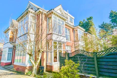 Bargate, Grimsby, N.E.Lincolnshire, DN34 2 bed flat for sale