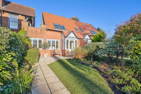 2 Ockham Mews, Bardwell Road, Oxford... 1 bed semi