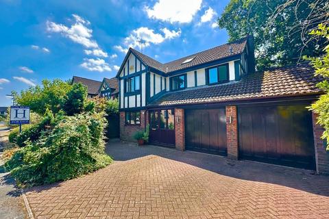 Pevensey Way, Camberley GU16 5 bed detached house for sale