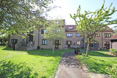 Eastlands, New Milton, Hampshire, BH25 2 bed apartment for sale