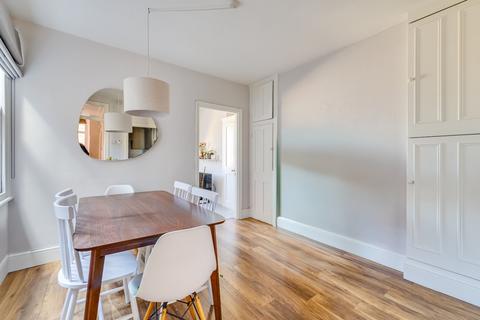 Vera Road, Fulham, London 2 bed flat for sale