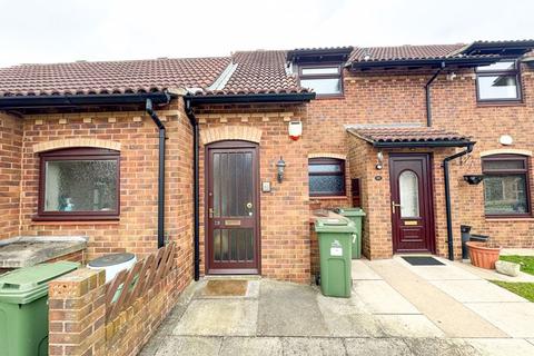 QUEENS COURT, GRIMSBY 2 bed flat for sale