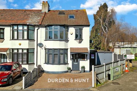 Harwood Avenue, Hornchurch, RM11 4 bed end of terrace house for sale