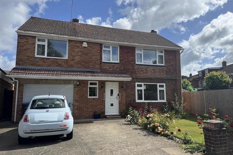 Akehurst Close, Copthorne, Crawley 5 bed detached house for sale