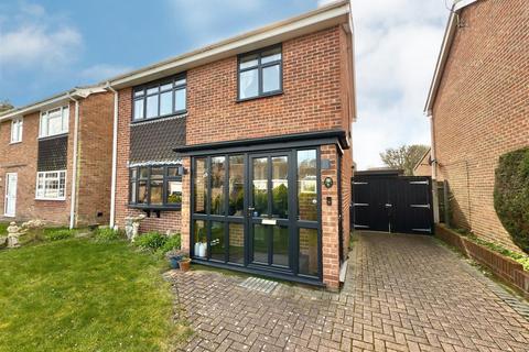 Pleasurewood Close, Lowestoft... 3 bed detached house for sale