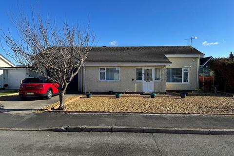 Glantraeth Estate, Valley, LL65 4 bed detached bungalow for sale