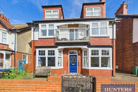 Meadowfield Road, Bridlington 2 bed flat for sale