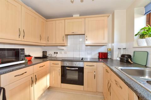 Commonwealth Drive, Crawley RH10 1 bed ground floor flat for sale