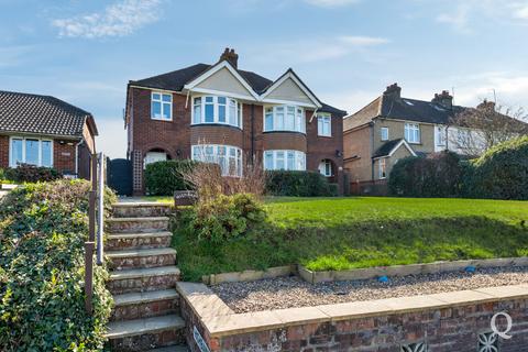 Wrens Road, Borden, Sittingbourne... 3 bed semi