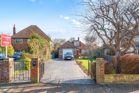 Richmond Drive, Shepperton, TW17 5 bed bungalow for sale