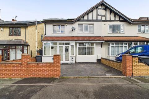 Copthorne Road, Penn Fields... 3 bed semi