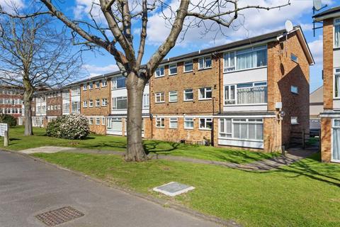 Westbourne Avenue, Sutton 2 bed apartment for sale