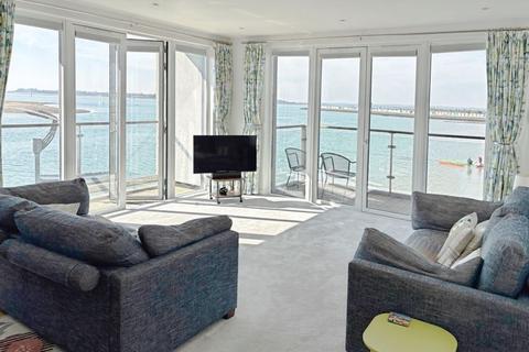 Waterside Marina, Brightlingsea... 2 bed apartment for sale