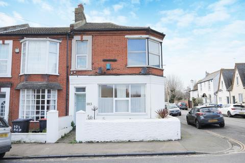 Pier Avenue, Herne Bay, CT6 2 bed flat for sale