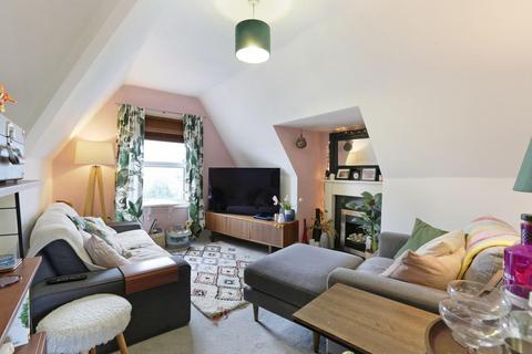 Greyhound Lane, London, SW16 2 bed flat for sale