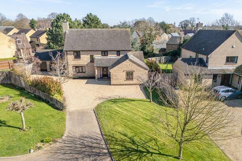 The Paddocks, Kettering NN14 4 bed detached house for sale