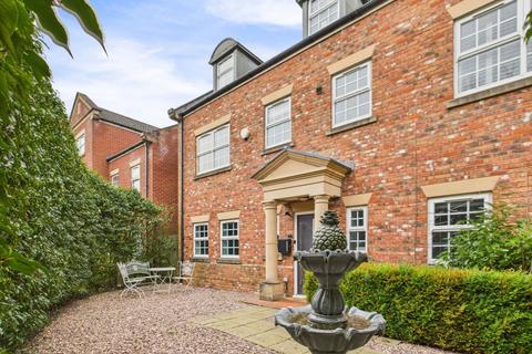 Pollard Drive, Nantwich CW5 6 bed detached house for sale