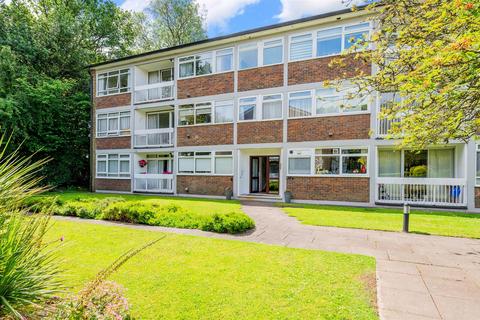 Station Approach, Tadworth 2 bed apartment for sale