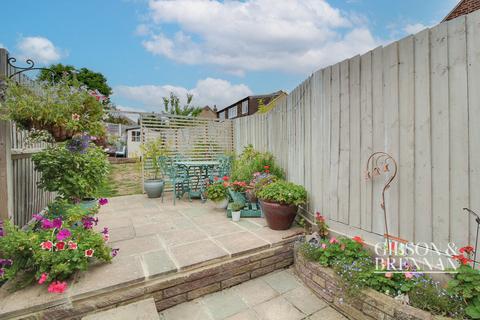 Cricketers Row, Brentwood, CM13 2 bed cottage for sale