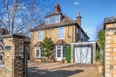Avenue Elmers, Surbiton KT6 6 bed detached house for sale