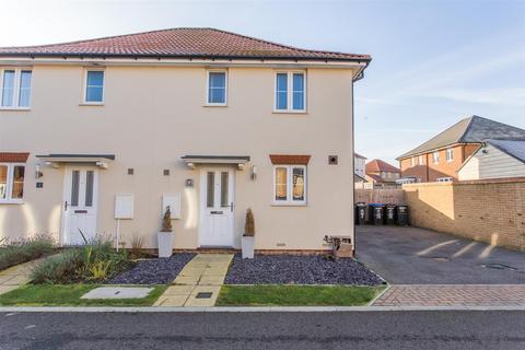 Flatsheet Road, Aylesham, Canterbury... 3 bed semi
